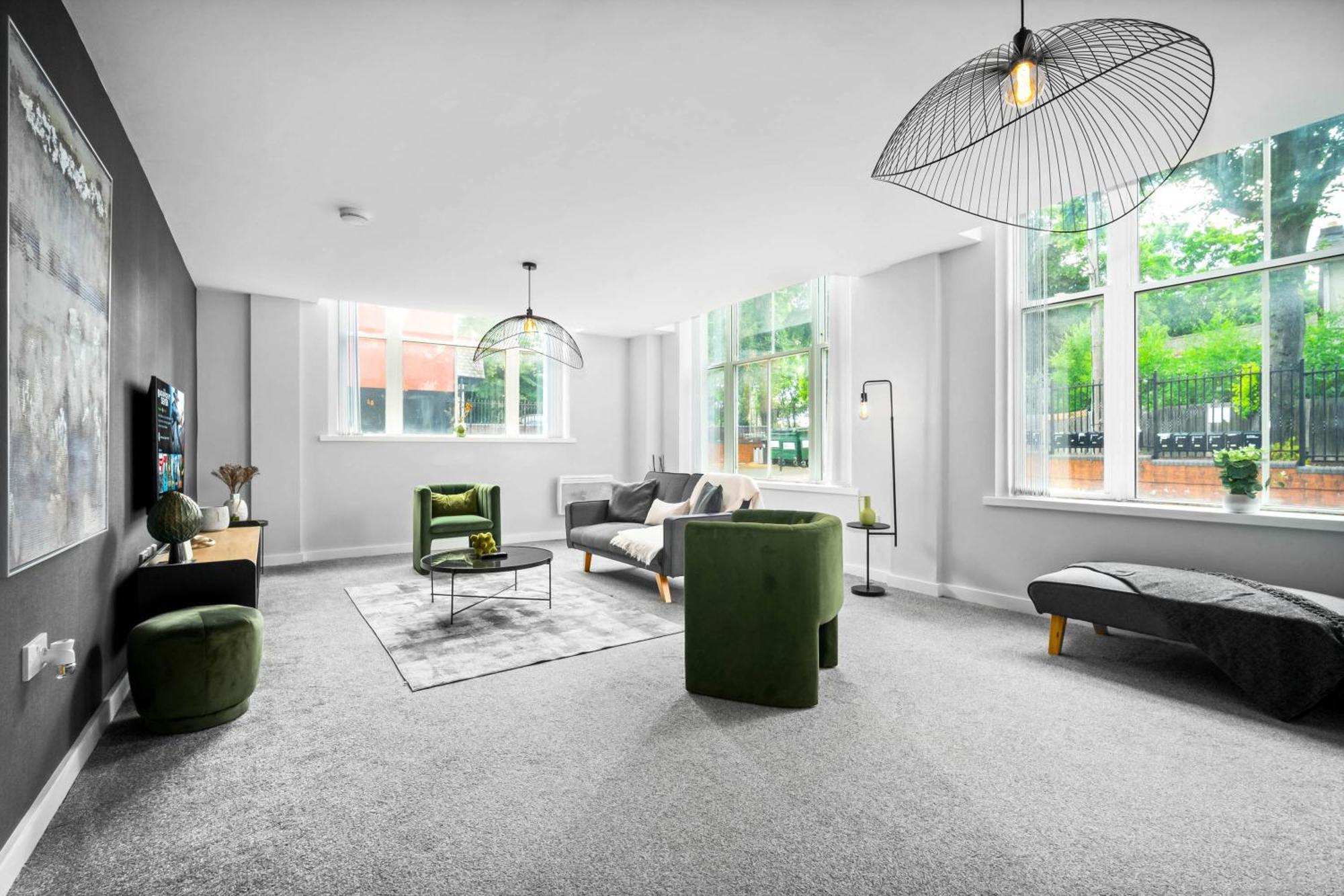 Apartment Luxury - Secure Parking - Gated Development - Near Jq & Centre 6sh *